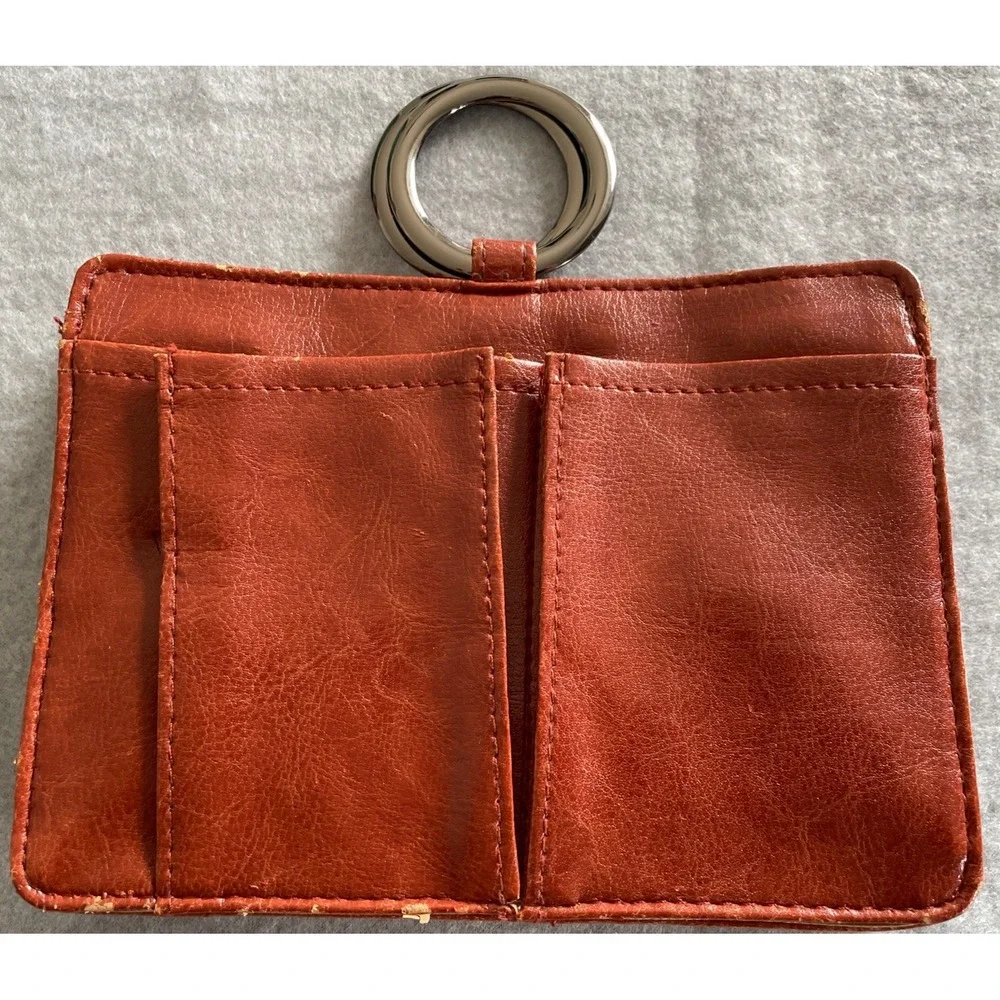 Pouchee wallet has